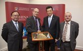 Shen,-Liu,-VC-+-Peck-unveil-plaque