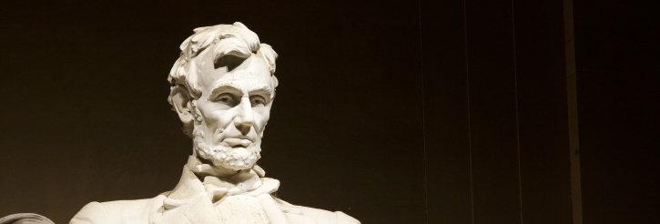 Photograph of a statue of Abraham Lincoln
