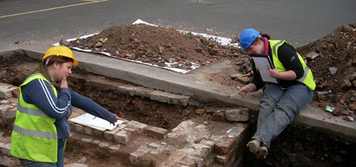 Photograph of archaeology students on a dig