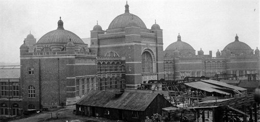 Photo of the Aston Webb  Building under construction in 1908.