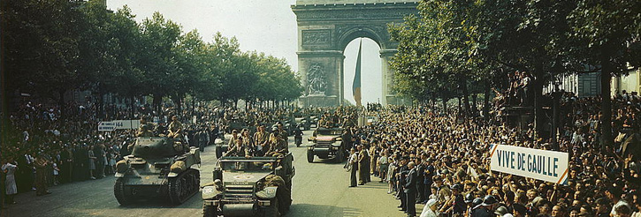 Photograph of American soldiers parading triumphantly through Paris