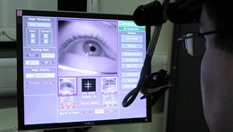Eye tracker