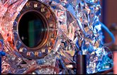 Vacuum tank for testing optical components