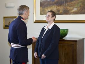 The Lord Lieutenant of Hampshire speaking to Tina Coldham