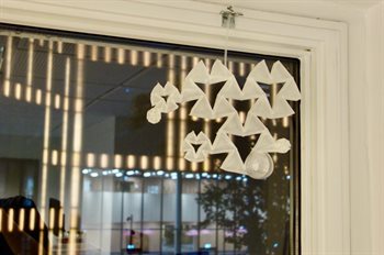 Graphic of a hanging mobile shape