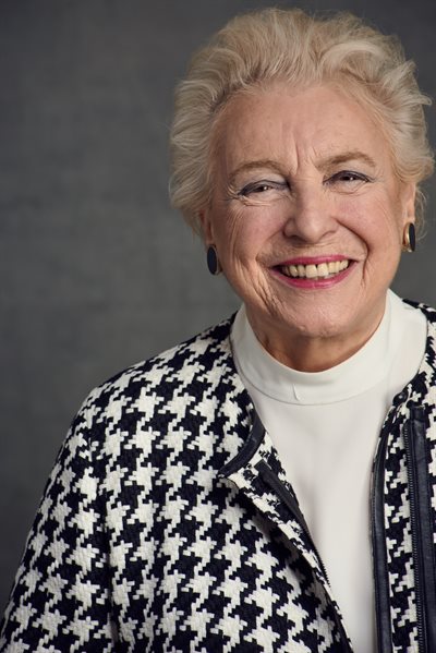 DAME_STEPHANIE_081 1