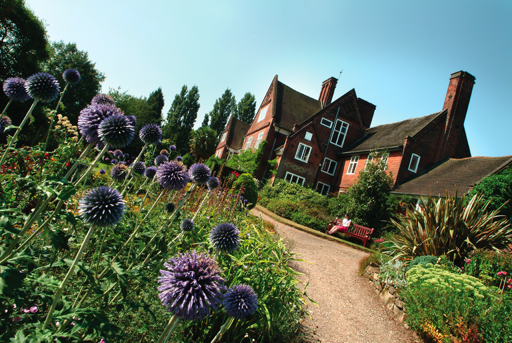 winterbourne-gardens-house-flowers