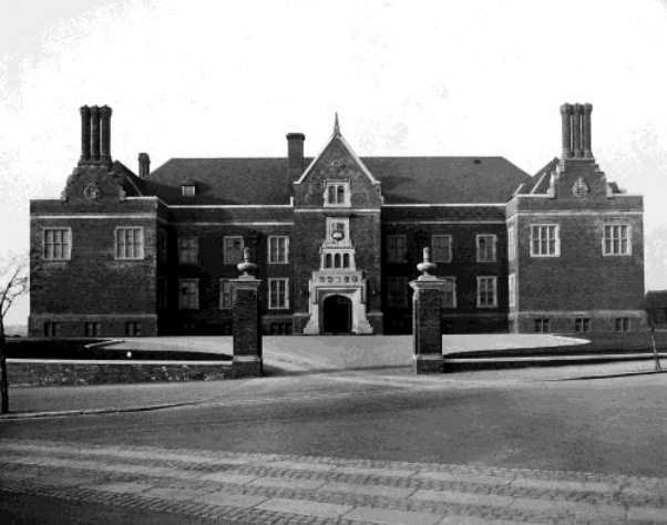 Black and white photograph of the Guild of Students looking much as it does today.