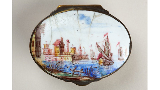 Snuff box with enamel lid with painting of harbour with ships (1750-55)