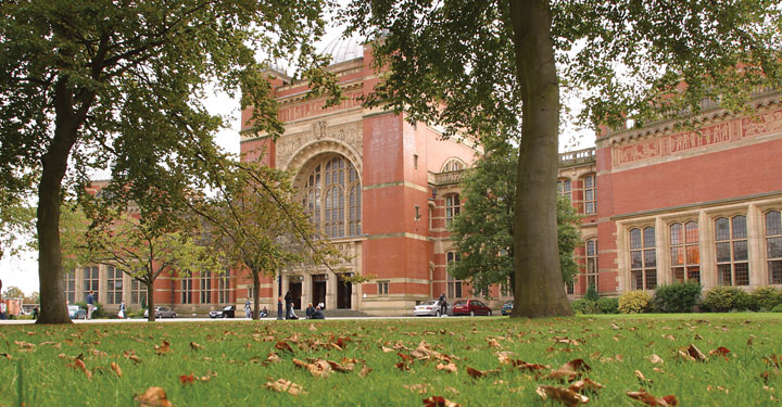 Picture of the University of Birmingham Aston Webb building