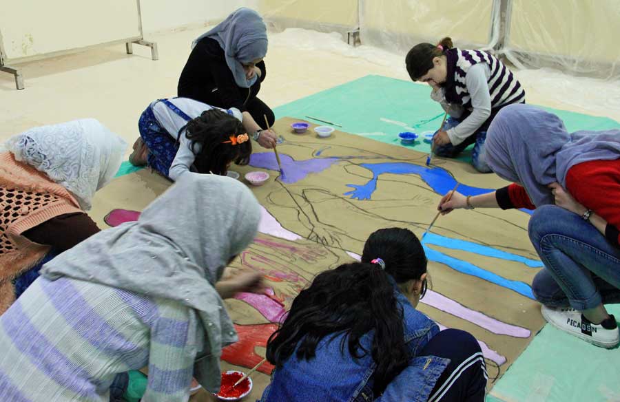 5-women-children-making-art