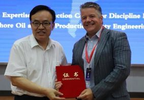Dr Mark Read (right) with Professor Zhang Laibin, President of China University of Petroleum – Beijing