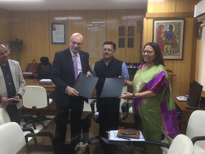 Vice-Chancellor signs agreement with Indian Ministry