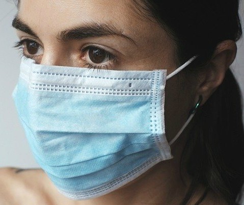 Woman wearing a face mask.