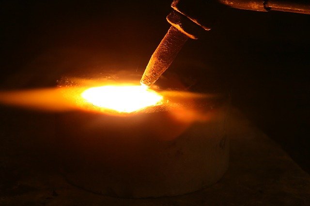 Acetylene torch smelting hot precious metals