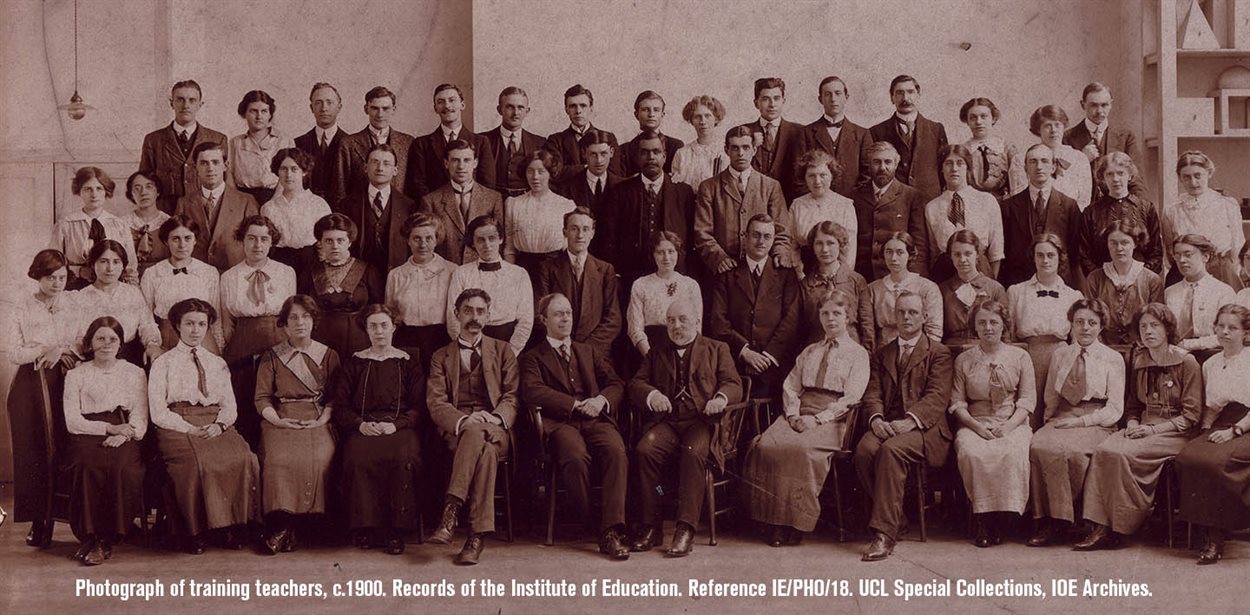 Old photograph of a large group of training teachers both male and female, from around the beginning of the 20th century