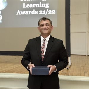 Shailen Popat receiving his HEFi teaching award