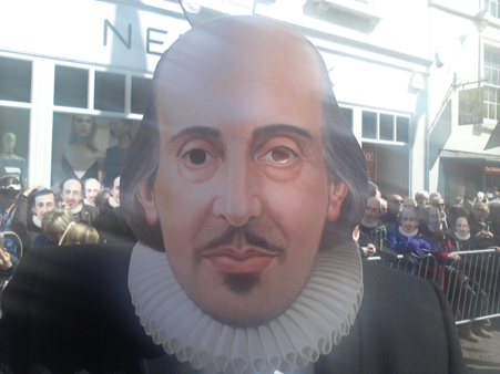 Performer wearing William Shakespeare mask