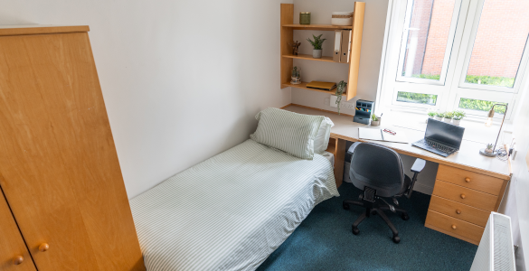 oakley-court-standard-bedroom