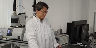 Researcher Yulong Ding in his energy storage lab