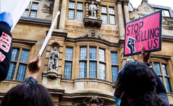 Protesters by Cecil Rhodes statue