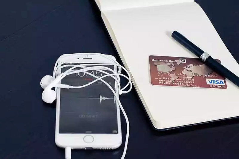 iphone and visa card