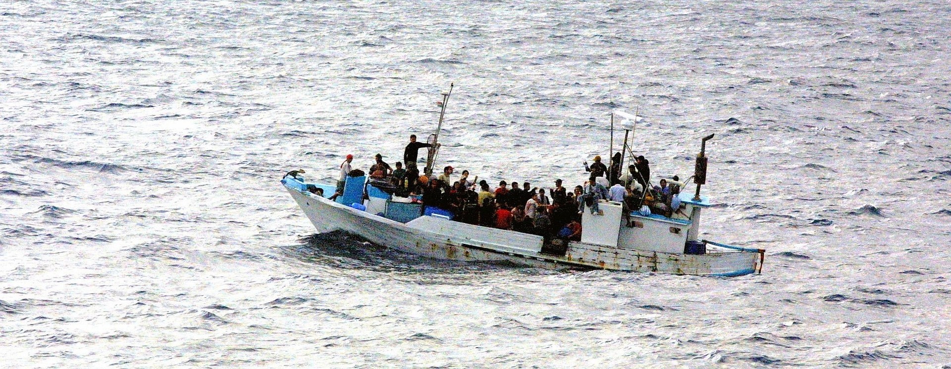 Small boat crossing the English Channel