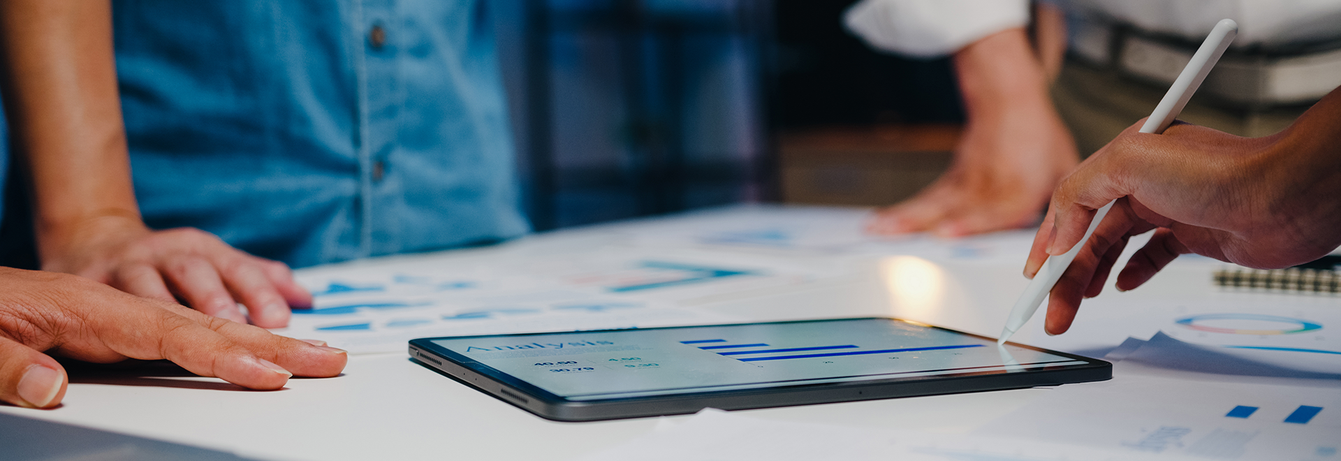 A group of students sat in rows in a lecture theatre with purple seats