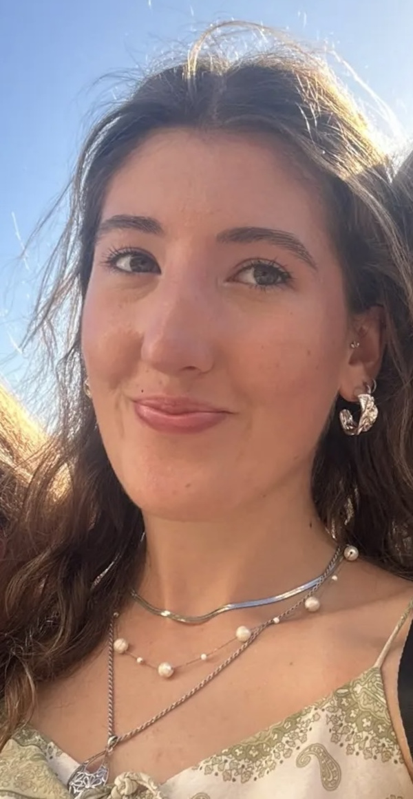 student ambassador Rebecca who has brown hair and is smiling