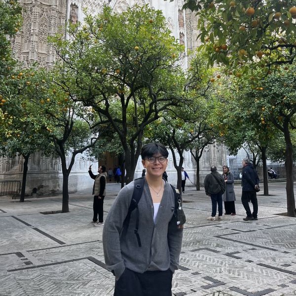 HungYeh, Medicak student outside and smiling