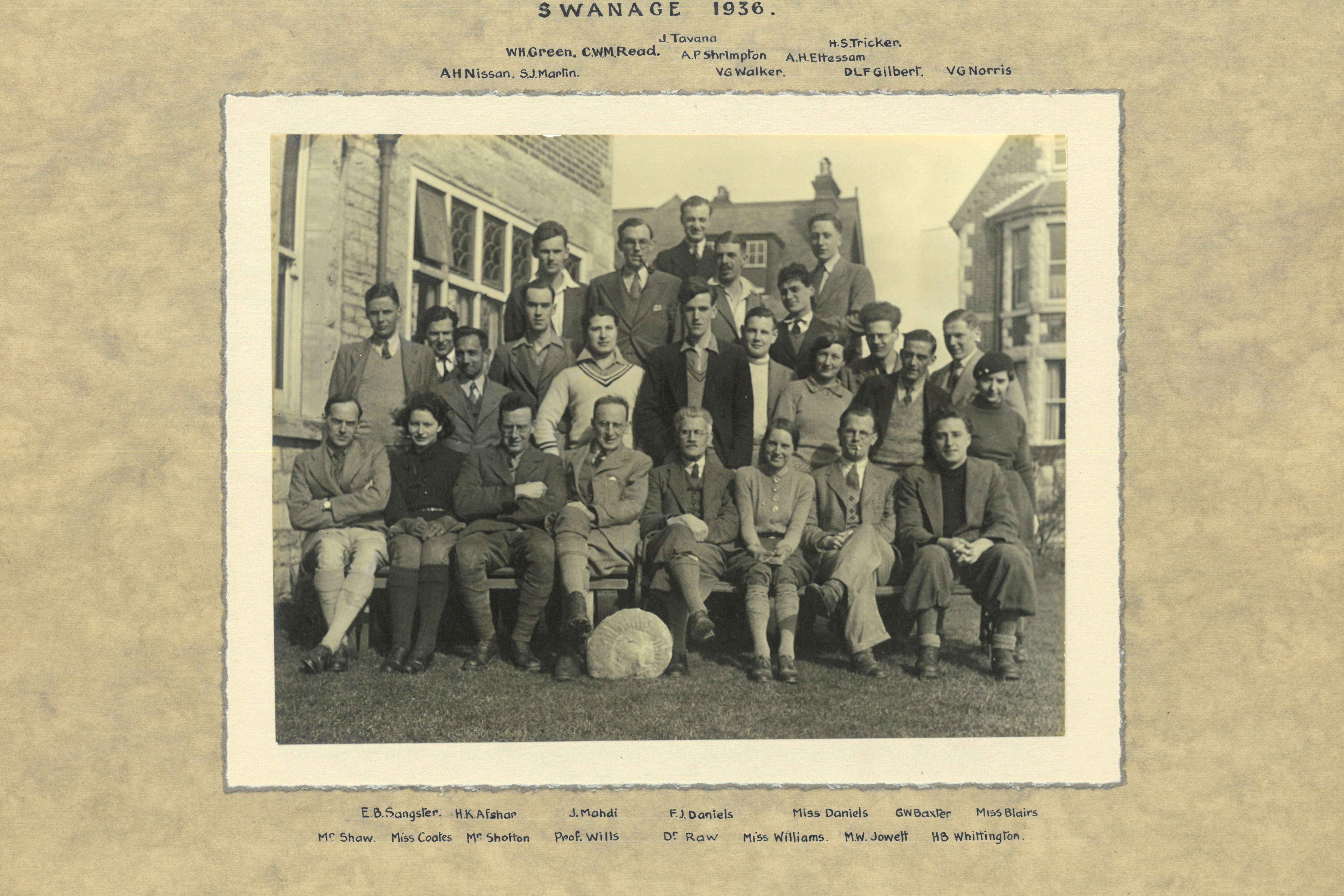 An image of a field trip to Swanage in 1936.