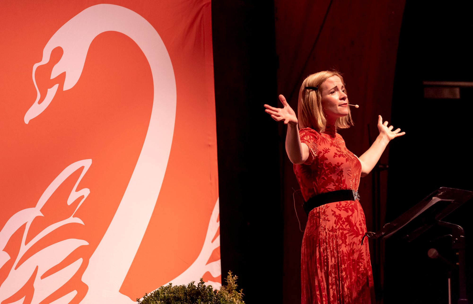 Lucy Worsley at Stratford Literary Festival credit Rupert Barnes Photography.