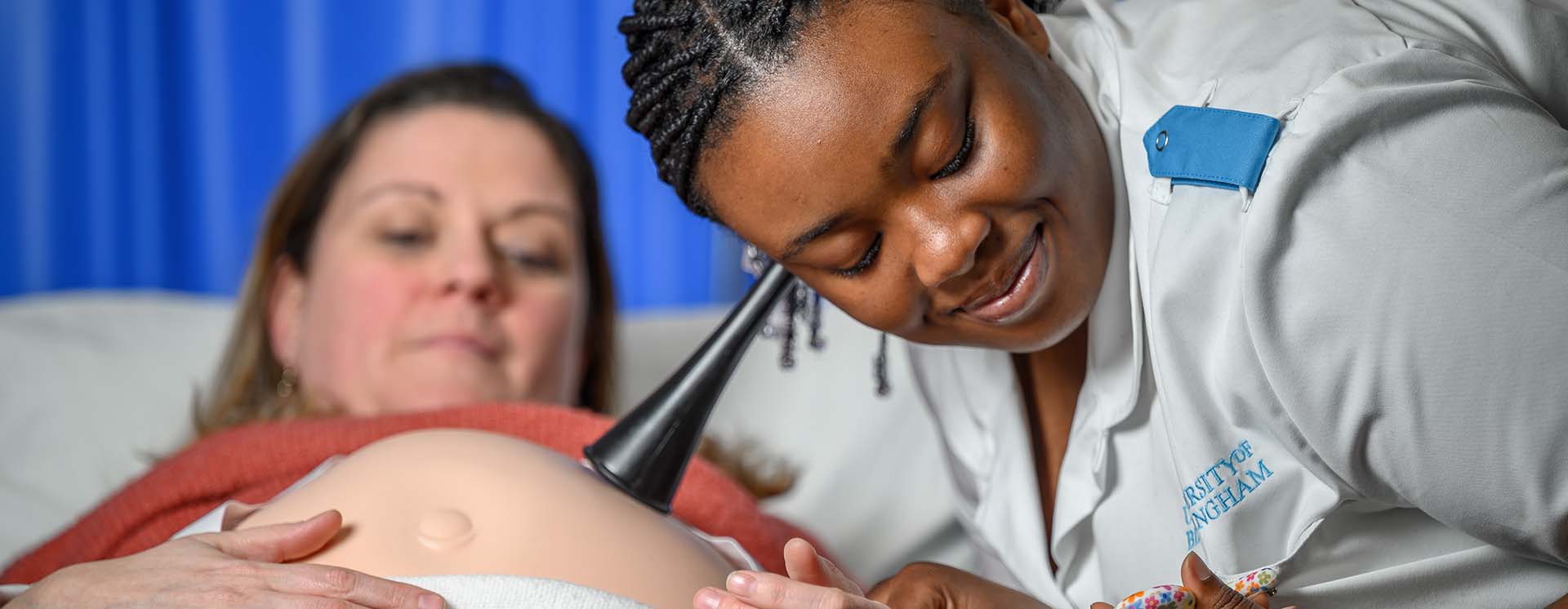 Student midwife using a pinard horn