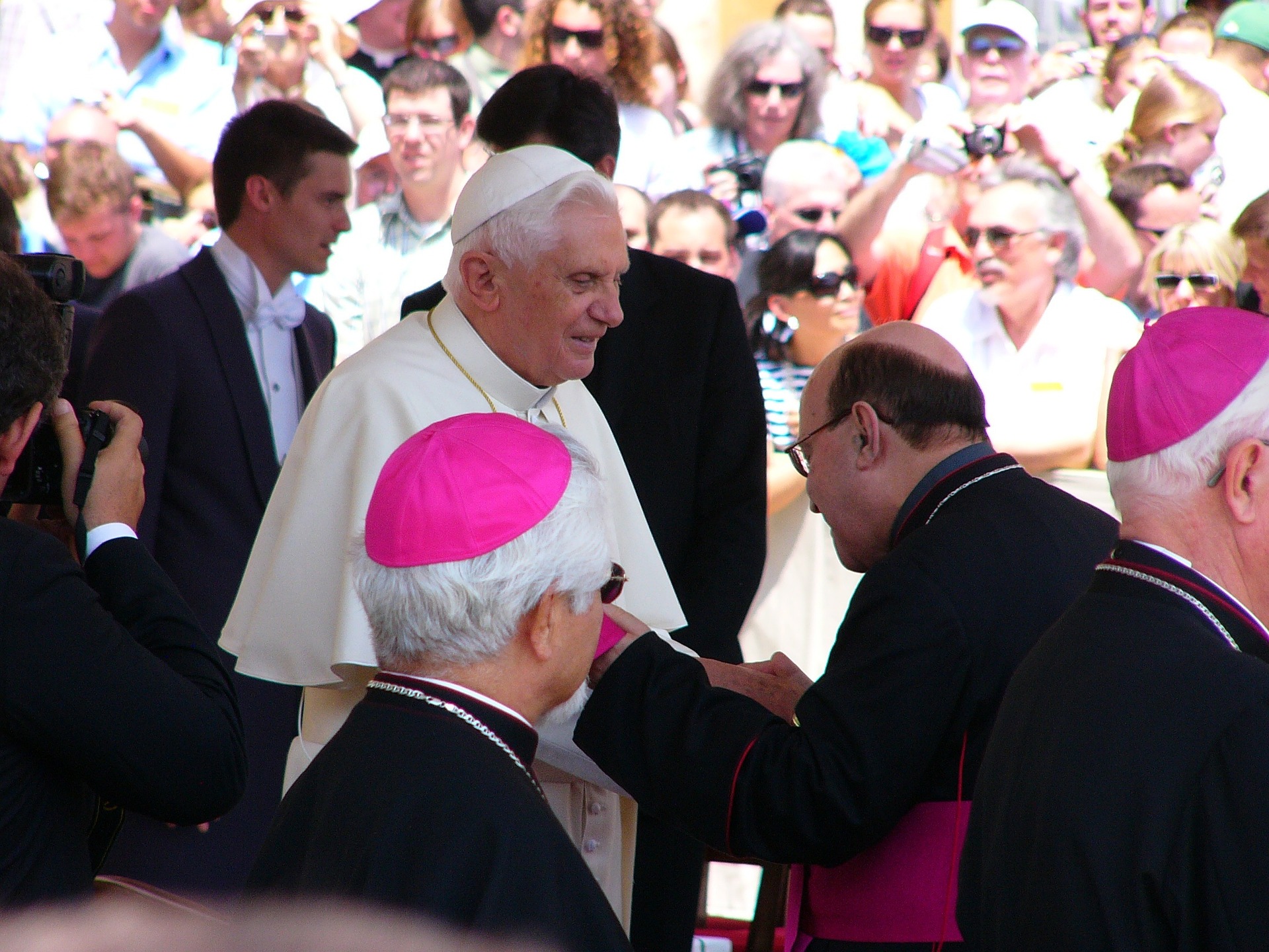 Pope Benedict XVI greeting worshippers