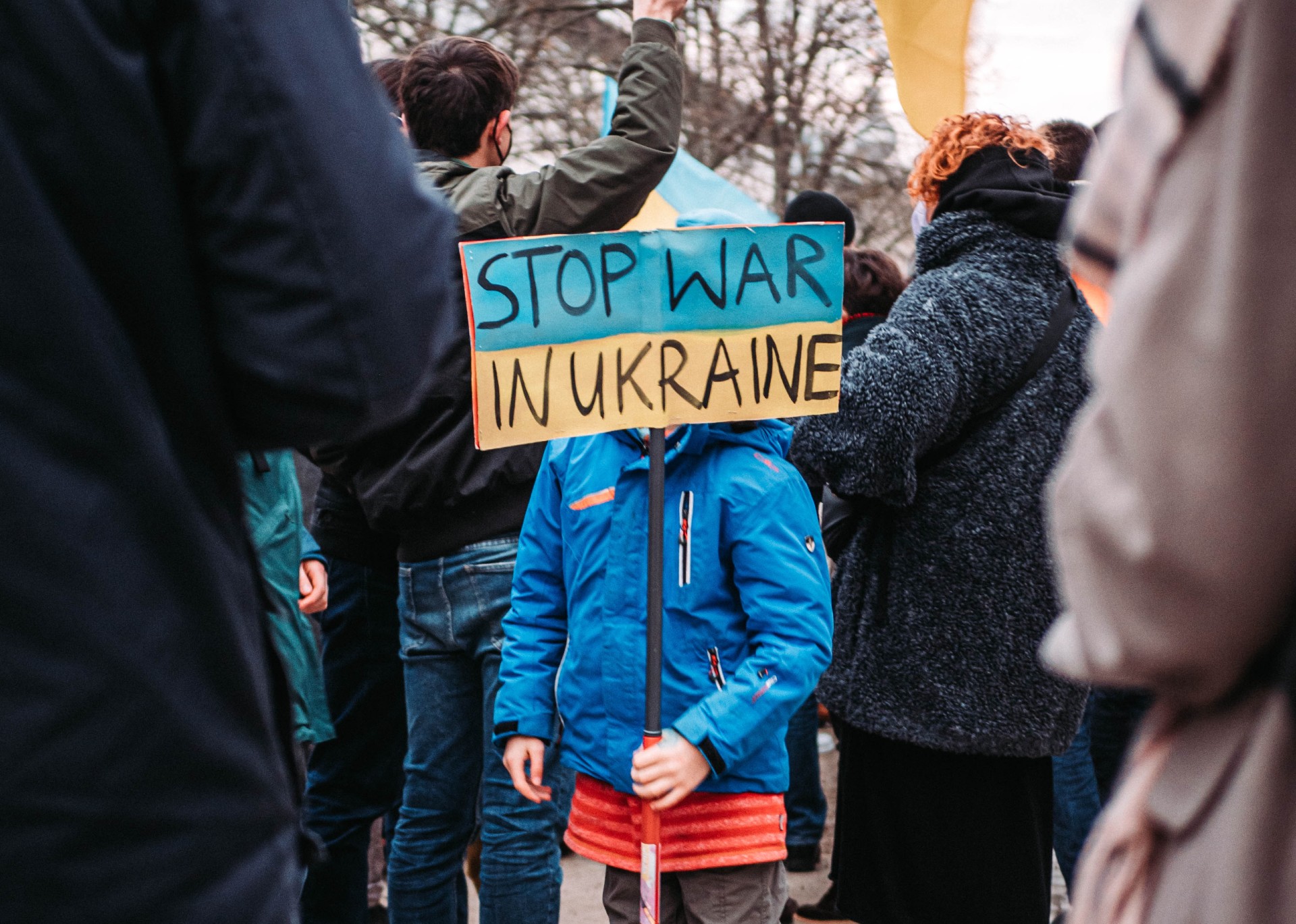 Child protester against war in Ukraine