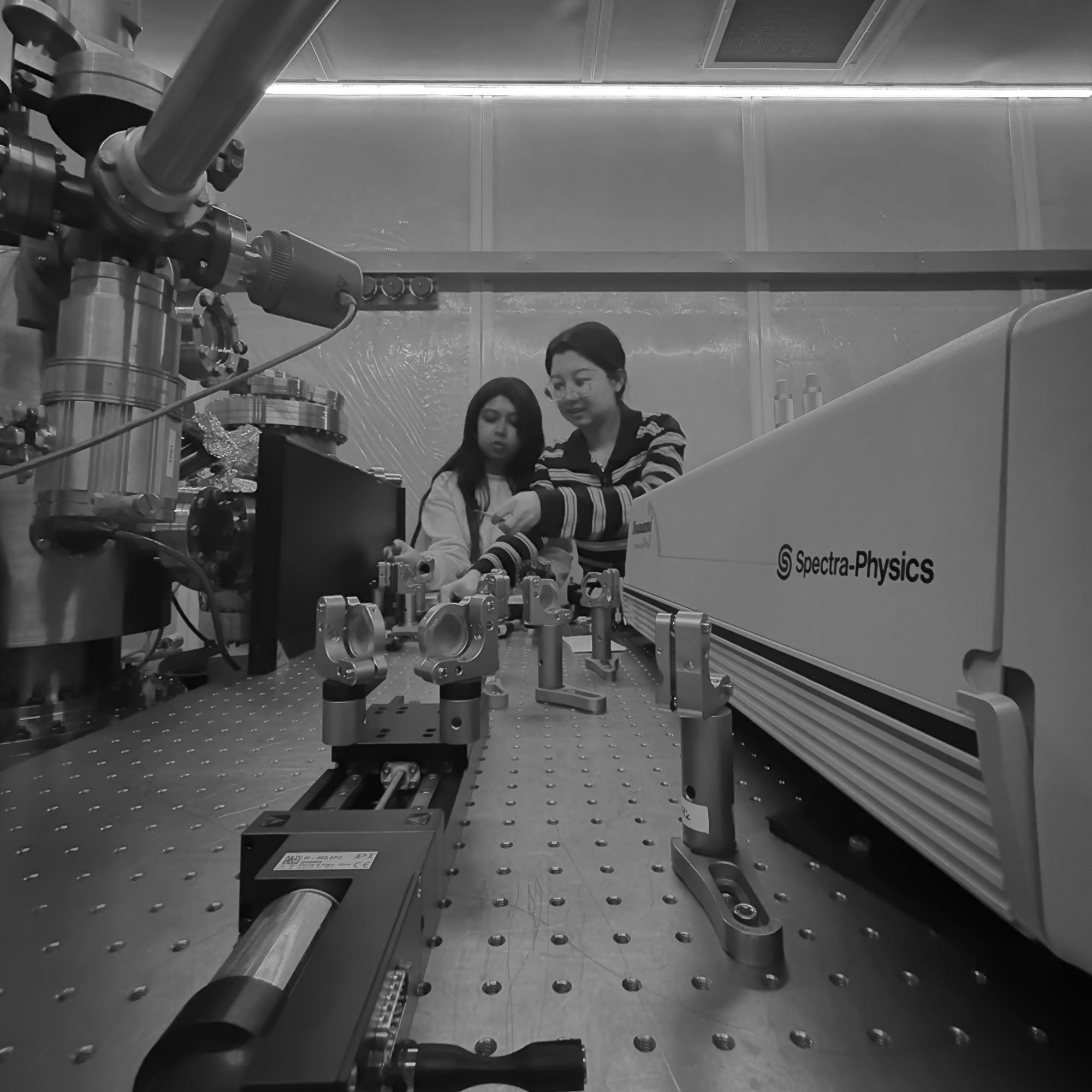 Ultrafast microscope with students