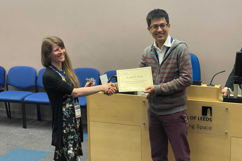 Hamish Yeung (right) receiving his CDDC Prize 2022